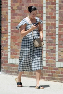 Mandy Moore feet photo thumbnail
