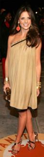 Sarah Michelle Gellar feet photo thumbnail