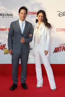 Evangeline Lilly feet photo thumbnail