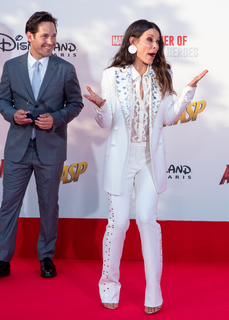 Evangeline Lilly feet photo thumbnail