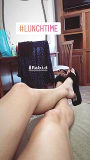 Laura Vandervoort feet photo thumbnail