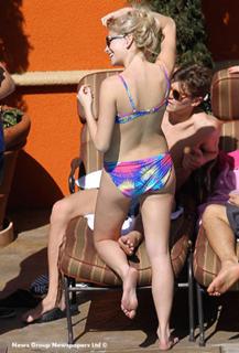 Pixie Lott feet photo thumbnail