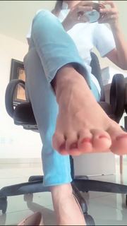Alaine Crissiê feet photo thumbnail