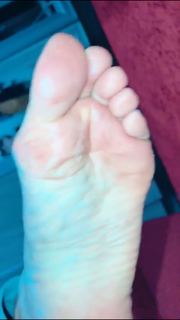 Alaine Crissiê feet photo thumbnail