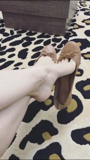 Alaine Crissiê feet photo thumbnail