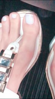 Alaine Crissiê feet photo thumbnail