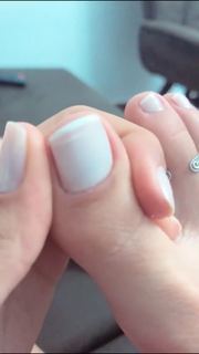 Alaine Crissiê feet photo thumbnail