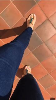 Alaine Crissiê feet photo thumbnail