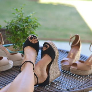 Cláudia Citroni feet photo thumbnail