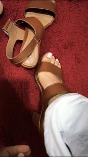Alaine Crissiê feet photo thumbnail