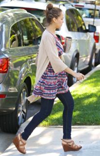 Jessica Alba feet photo thumbnail
