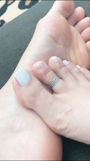 Alaine Crissiê feet photo thumbnail