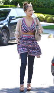 Jessica Alba feet photo thumbnail
