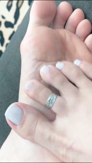 Alaine Crissiê feet photo thumbnail