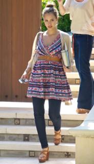 Jessica Alba feet photo thumbnail