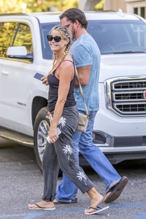 Denise Richards feet photo thumbnail