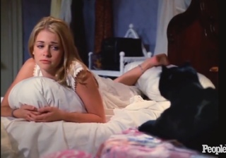 Melissa Joan Hart feet photo thumbnail