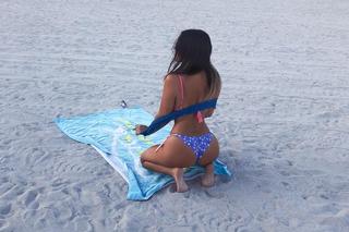 Claudia Romani feet photo thumbnail