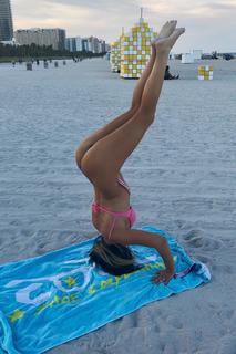 Claudia Romani feet photo thumbnail
