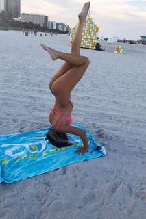 Claudia Romani feet photo thumbnail