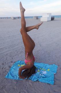 Claudia Romani feet photo thumbnail
