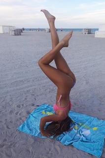 Claudia Romani feet photo thumbnail