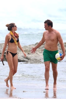 Gisele Bündchen feet photo thumbnail