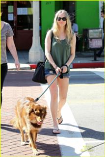 Amanda Seyfried feet photo thumbnail