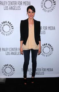 Aubrey Plaza feet photo thumbnail