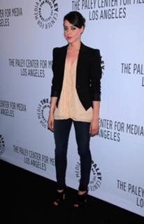 Aubrey Plaza feet photo thumbnail