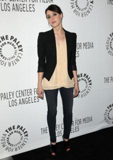 Aubrey Plaza feet photo thumbnail