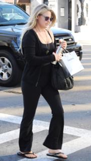 Ali Larter feet photo thumbnail