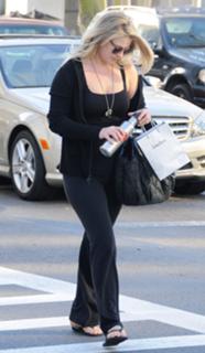 Ali Larter feet photo thumbnail