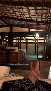 Lea Michele feet photo thumbnail