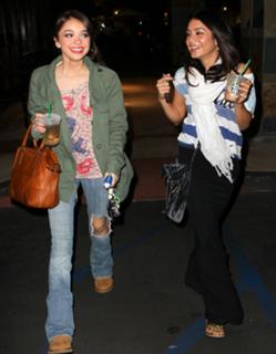 Vanessa Hudgens feet photo thumbnail