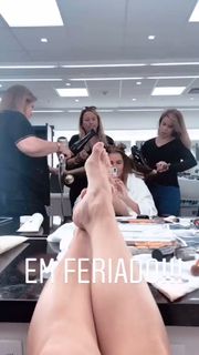 Deborah Secco feet photo thumbnail