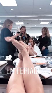 Deborah Secco feet photo thumbnail