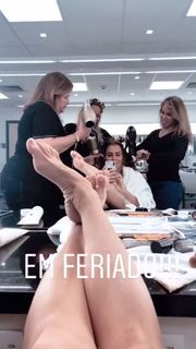 Deborah Secco feet photo thumbnail