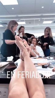 Deborah Secco feet photo thumbnail