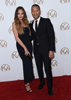 Chrissy Teigen feet photo thumbnail