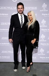 Christina Aguilera feet photo thumbnail