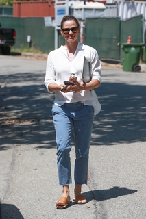 Jennifer Garner feet photo thumbnail