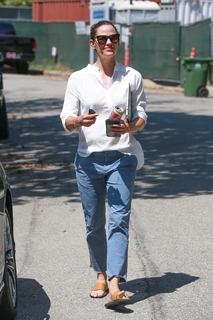 Jennifer Garner feet photo thumbnail