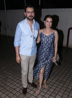 Dia Mirza feet photo thumbnail
