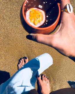 Athina Oikonomakou feet photo thumbnail