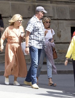 Jennifer Aniston feet photo thumbnail