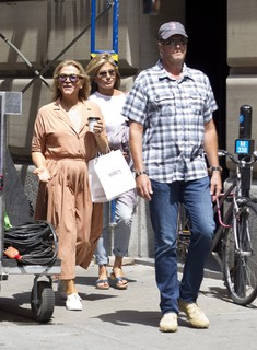 Jennifer Aniston feet photo thumbnail