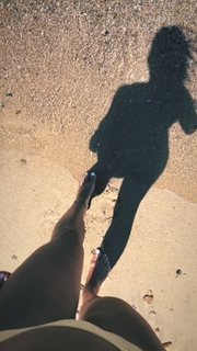 Amy Jackson feet photo thumbnail