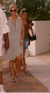 Jessica Simpson feet photo thumbnail