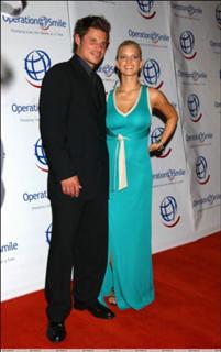 Jessica Simpson feet photo thumbnail